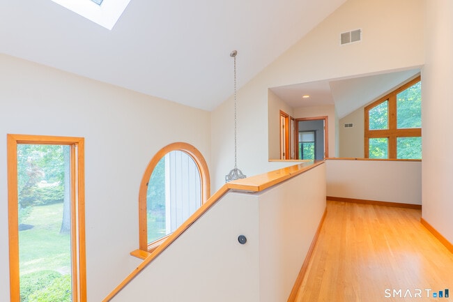 Building Photo - 32 Horseshoe Ridge Rd
