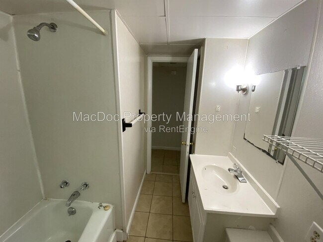Building Photo - 130 Janney Ct