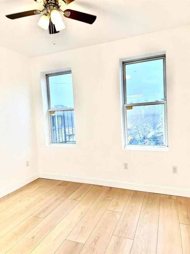 Building Photo - 282 North St