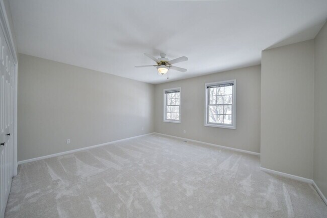 Building Photo - 389 Colonial Cir