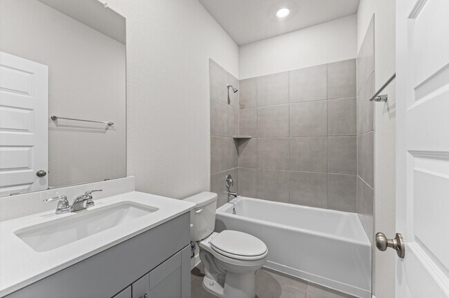 Building Photo - 10520 Deussen Ln
