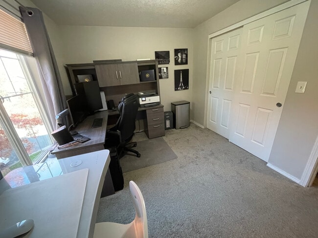 Building Photo - 527 Whitney Dr