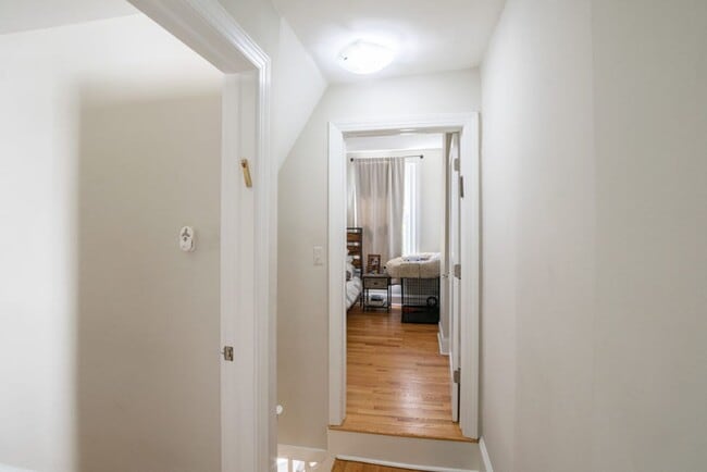 Building Photo - Two Bed Graduate Hospital Apartment