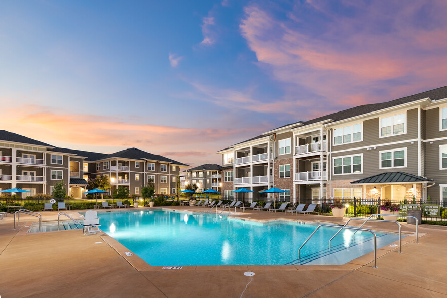 Primary Photo - Abberly Market Point Apartment Homes