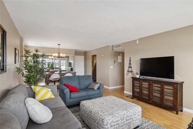 Building Photo - 401 Golden Isles Dr