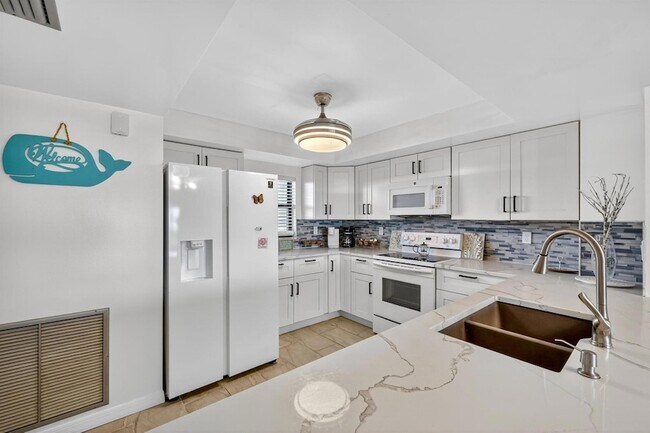 Building Photo - 801 S Ocean Dr