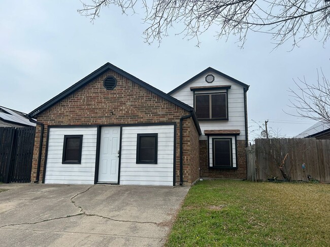 Building Photo - 1305 White Lake Dr