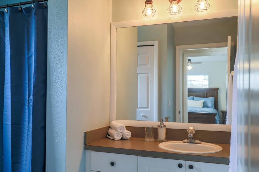 Building Photo - 1216 Doris Ave