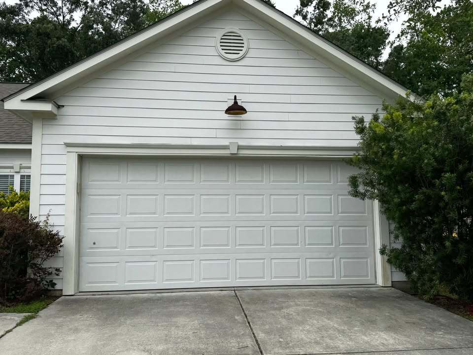 2 Car Garage - 10 Wyndham Dr