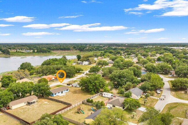 Building Photo - Recently updated 3BR, 2BA in The Shores