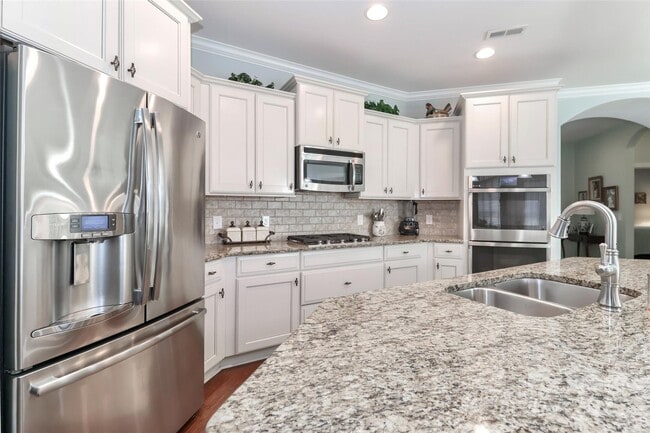 Building Photo - 115 Brawley Point Cir