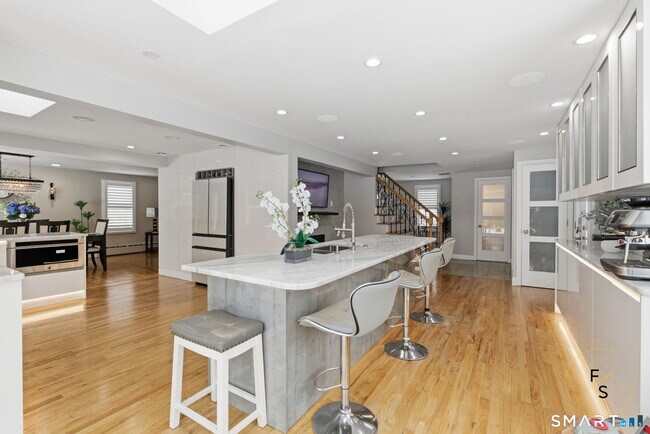 Building Photo - 508 Highland St