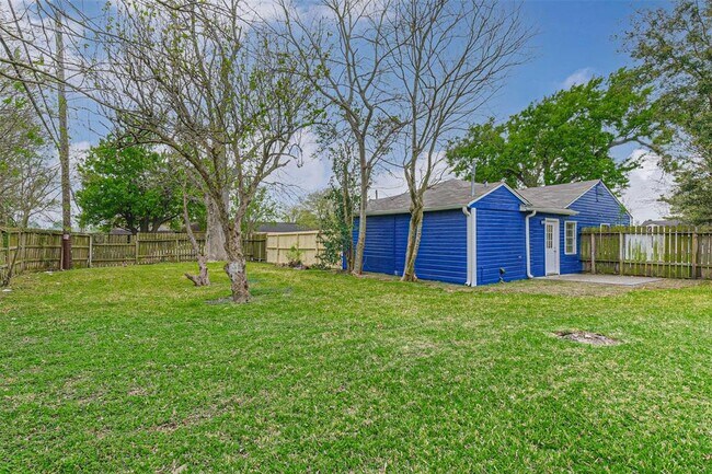 Building Photo - 1539 Pleasantville Dr