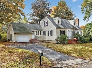 Building Photo - 37 Pine St