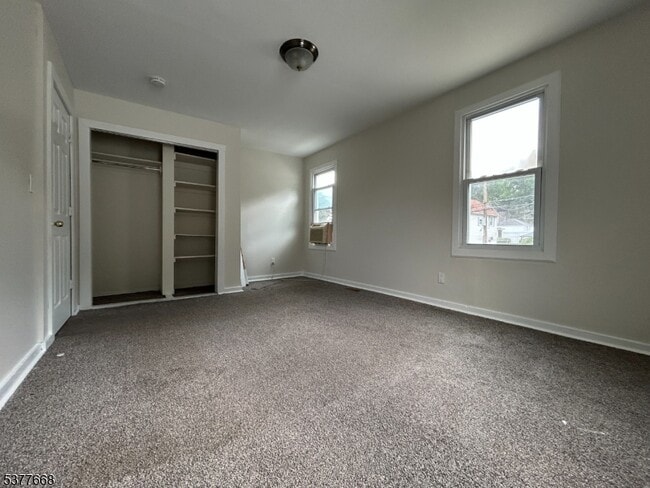 Building Photo - 135 W Chrystal St