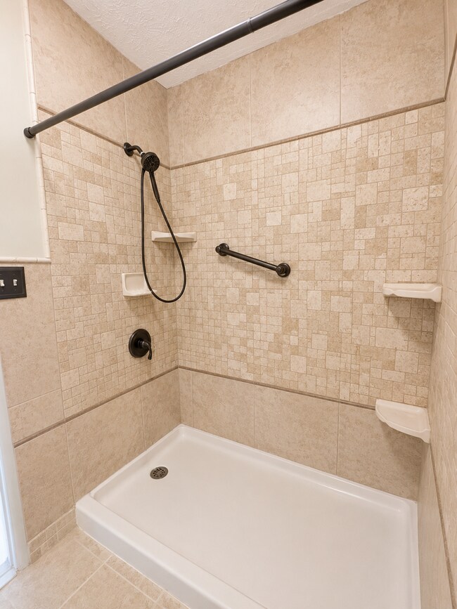 Building Photo - 1228 Bromley Dr
