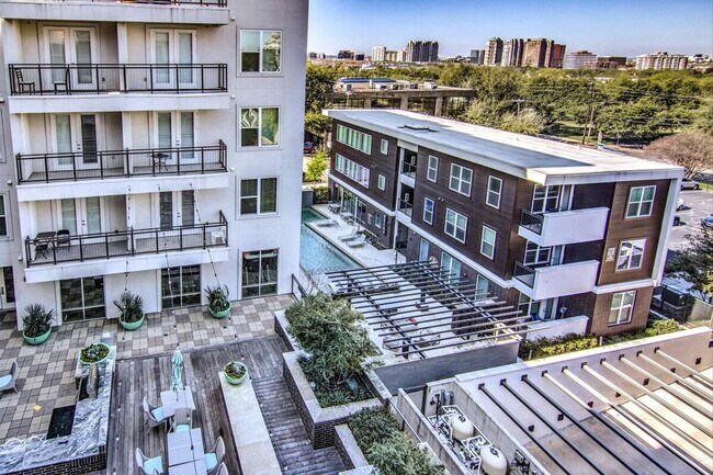Building Photo - 4105 McKinney Ave