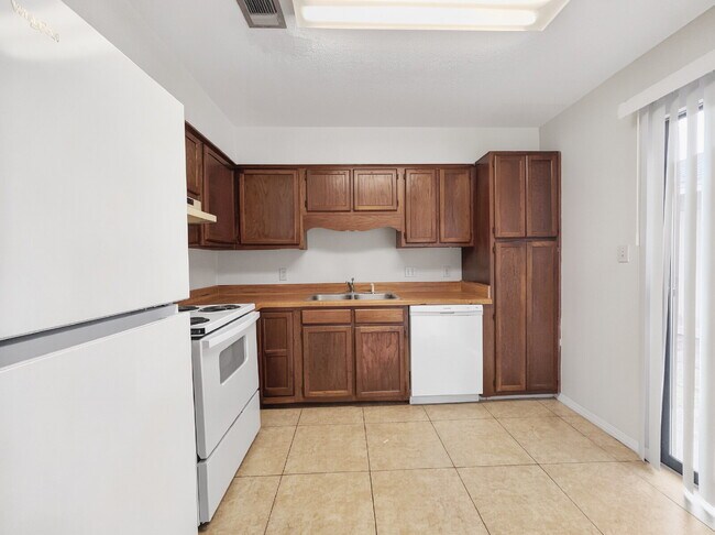 Building Photo - "Charming 2-Bedroom with 2 Full Baths, $250 off the first month's rent!