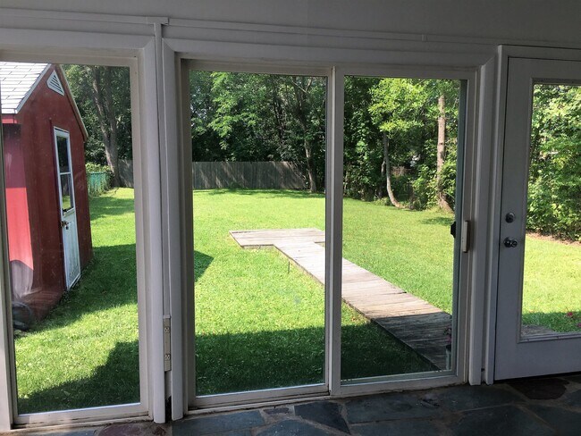 Building Photo - 465 Ontario St