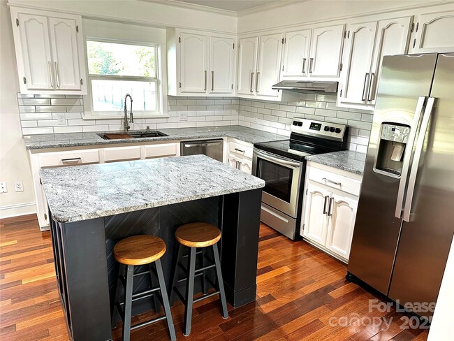 Building Photo - 2054 Hickory Hills Dr