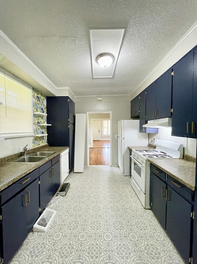 Building Photo - North Main Area