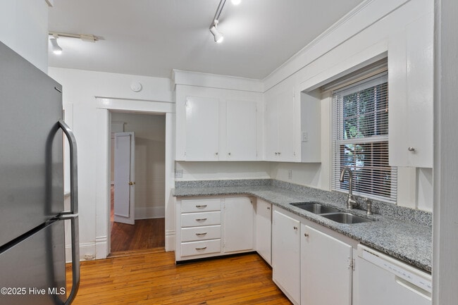 Building Photo - 160 N Rdg St