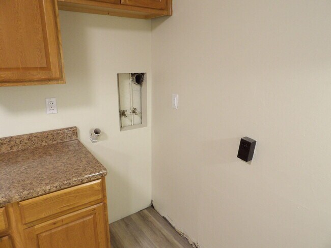 Building Photo - 307 Henry St