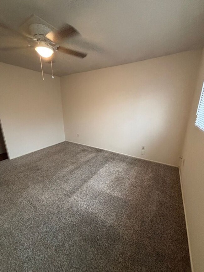 Building Photo - Fair Oaks Bungalow!