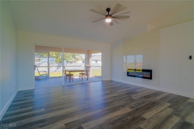 Building Photo - 1021 NW 10th Ave