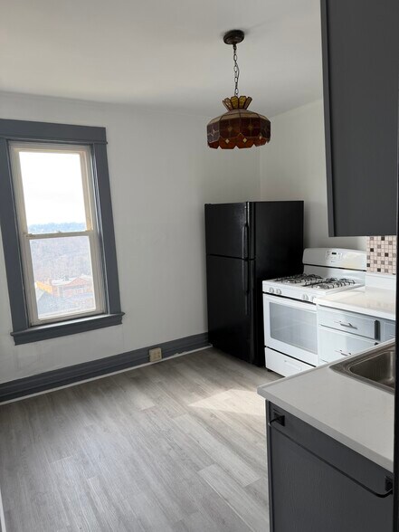 Building Photo - 43 Stewart Ave