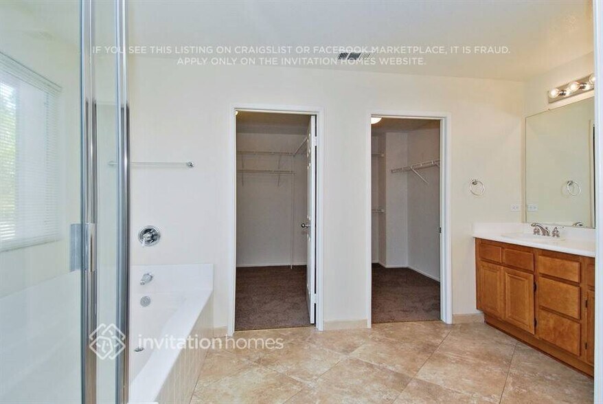 Building Photo - 15418 Rochelle St