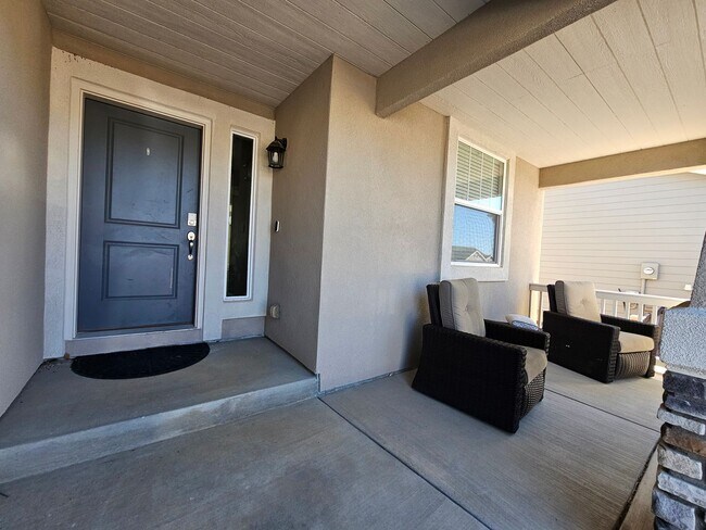 Building Photo - Beautiful 5-bedroom, 5-bathroom home in the desirable Banning Lewis Ranch community!
