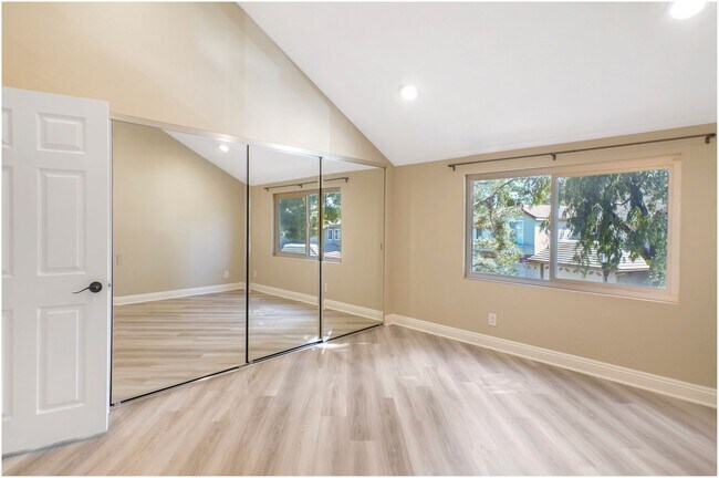 Building Photo - 2 Bedroom Condo - Laguna Hills!