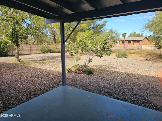 Building Photo - 2131 E Foothills Dr