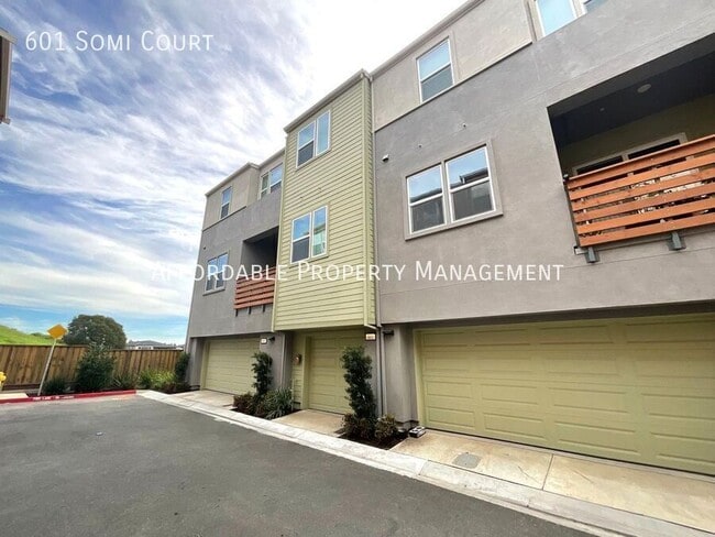 Building Photo - 601 Somi Ct
