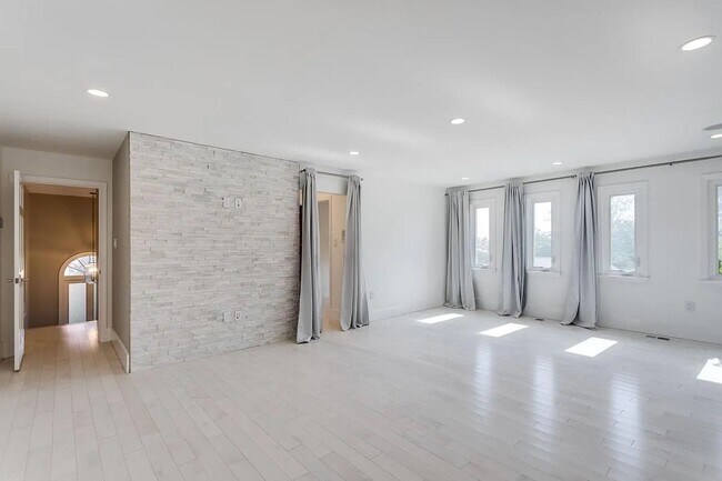 Building Photo - 4611 Charleston Terrace NW