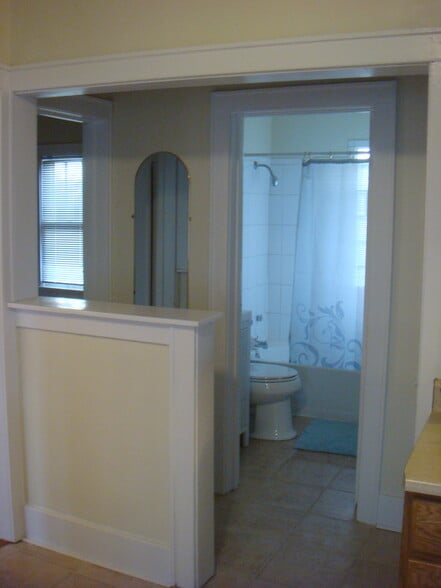 Looking form kitchen to bathroom and 2 bedrooms - 2062 Ludington Ave