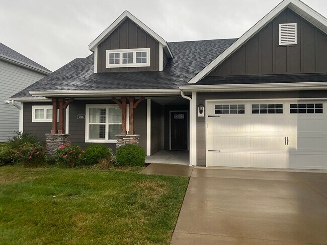 Building Photo - Southwest Columbia Home