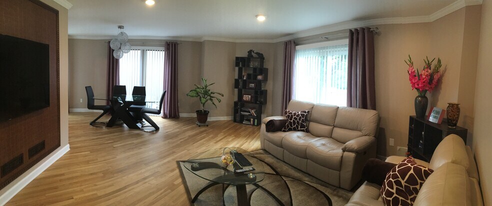 Living room - 130 Diamond Ln