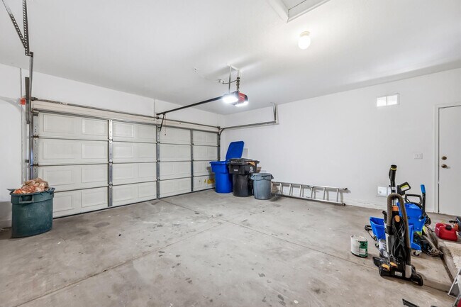 Building Photo - 15749 W Ventura St