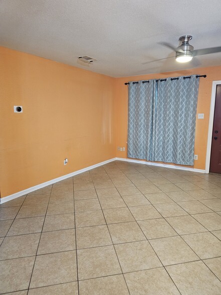 Building Photo - 9810 Thorn St