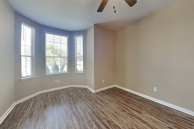 Building Photo - 7418 Jacobs Well Dr