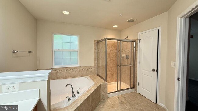 Building Photo - 23227 Roberts Tavern Dr