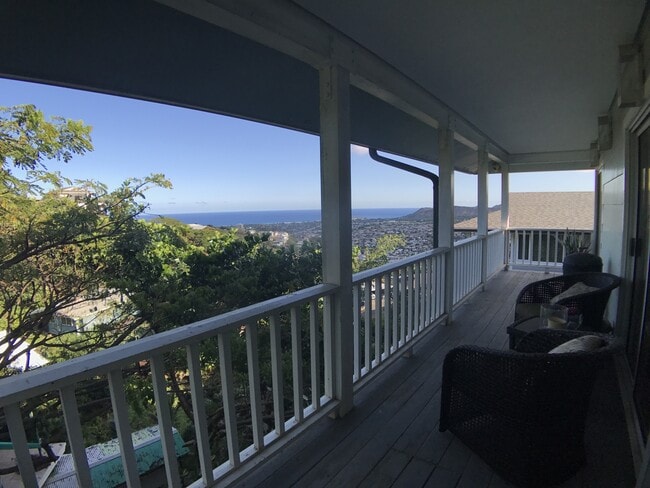 Building Photo - Kaimuki Wilhemina Rise gated home! Spectacular ocean views, garage parking.