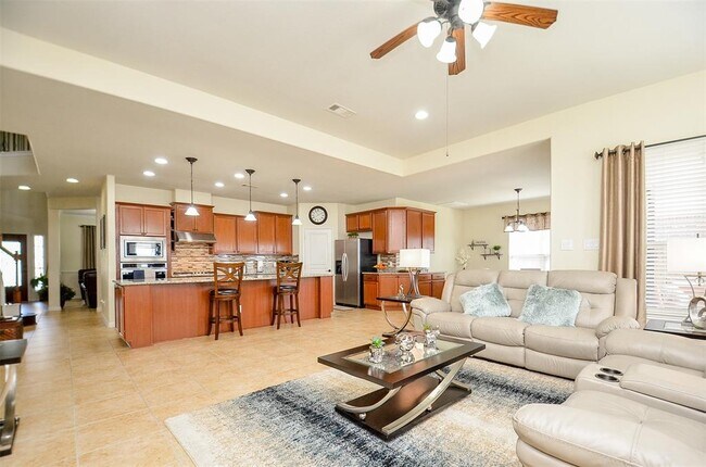 Building Photo - 25935 Foxrun Vista Dr