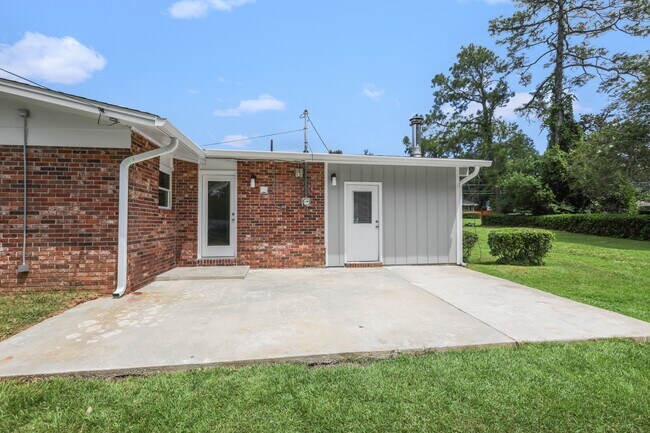 Building Photo - 2401 Jim Lee Rd