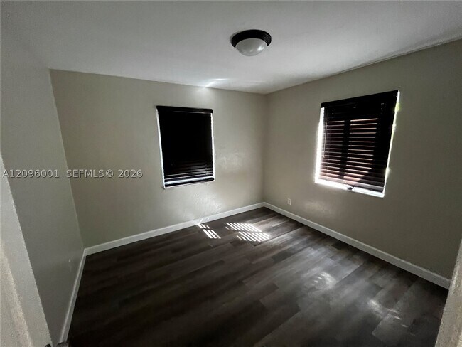 Building Photo - 816 Beech Rd