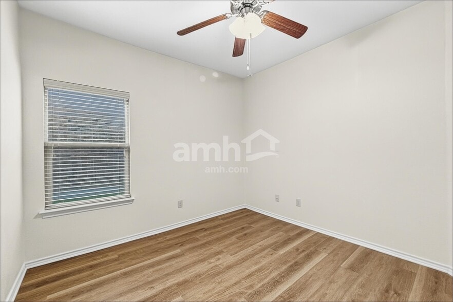 Building Photo - 3101 Hornbeam St