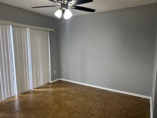 Building Photo - 7925 Grove Ridge Dr