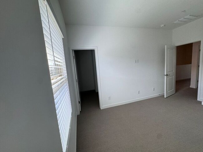 Building Photo - Stunning New 3Beds/2.5Bath Townhome in Pho...